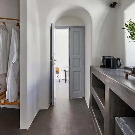 Arxegono Cave Santorini Пиргос