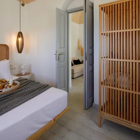 Arxegono Cave Santorini Hotel