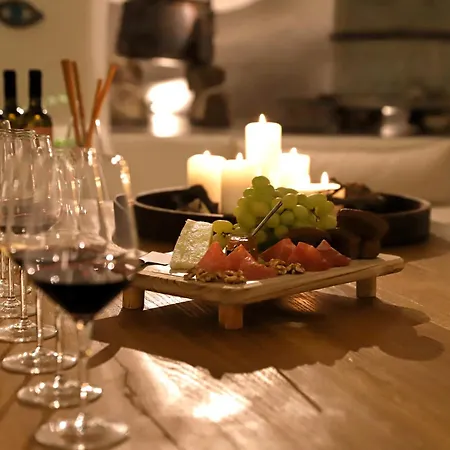 Arxegono Cave Santorini Пиргос