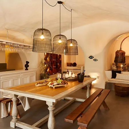 Arxegono Cave Santorini Пиргос