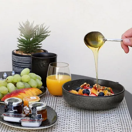 Arxegono Cave Santorini Пиргос