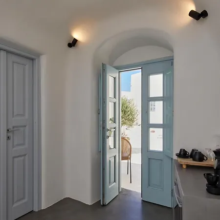 Arxegono Cave Santorini Hotel 4*