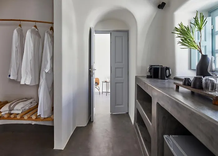 Arxegono Cave Santorini Pýrgos