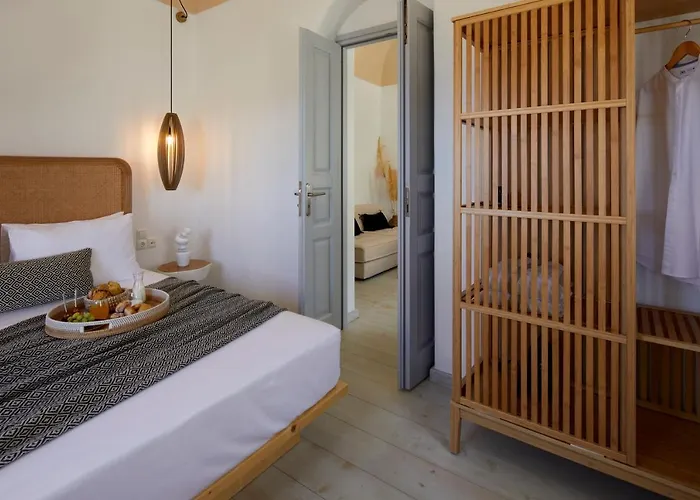 Arxegono Cave Santorini Hotel