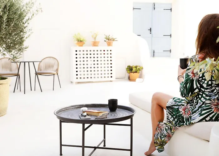 Hotel Arxegono Cave Santorini 4*